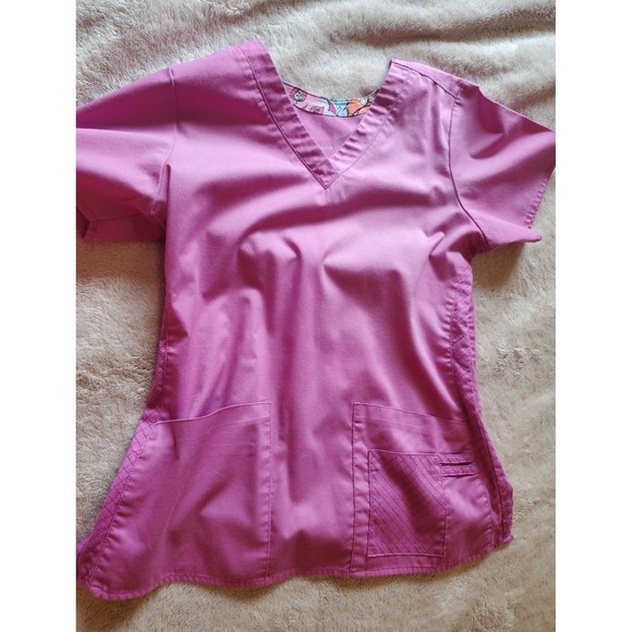 Vera Bradley Tops - Vera Bradley scrub top